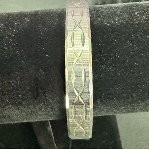Beautiful Etched Monet Bangle Bracelet never worn